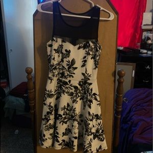 Flower print black and white